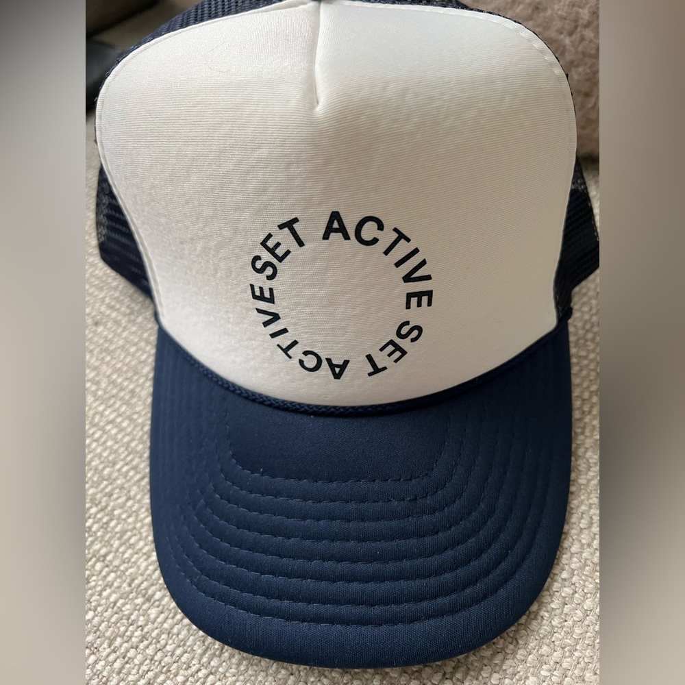 Set Active hat - never worn!
